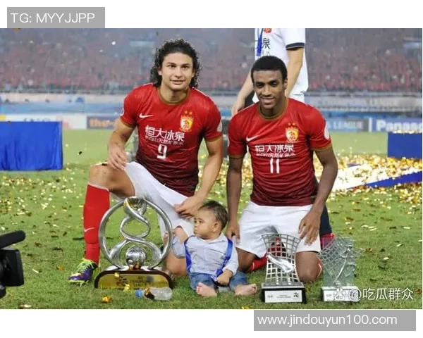 足球球星参军历程揭秘:从绿茵场到军营的勇敢转型之路 足球球星参军历程揭秘:从绿茵场到军营的勇敢转型之路